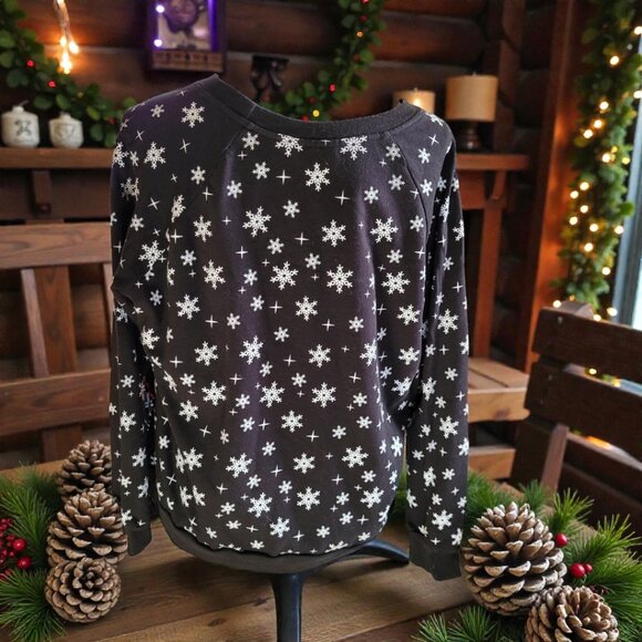 Cute Snoopy "Wake Me For Presents" Black Sweatshirt Junior Size - Picture 3 of 5